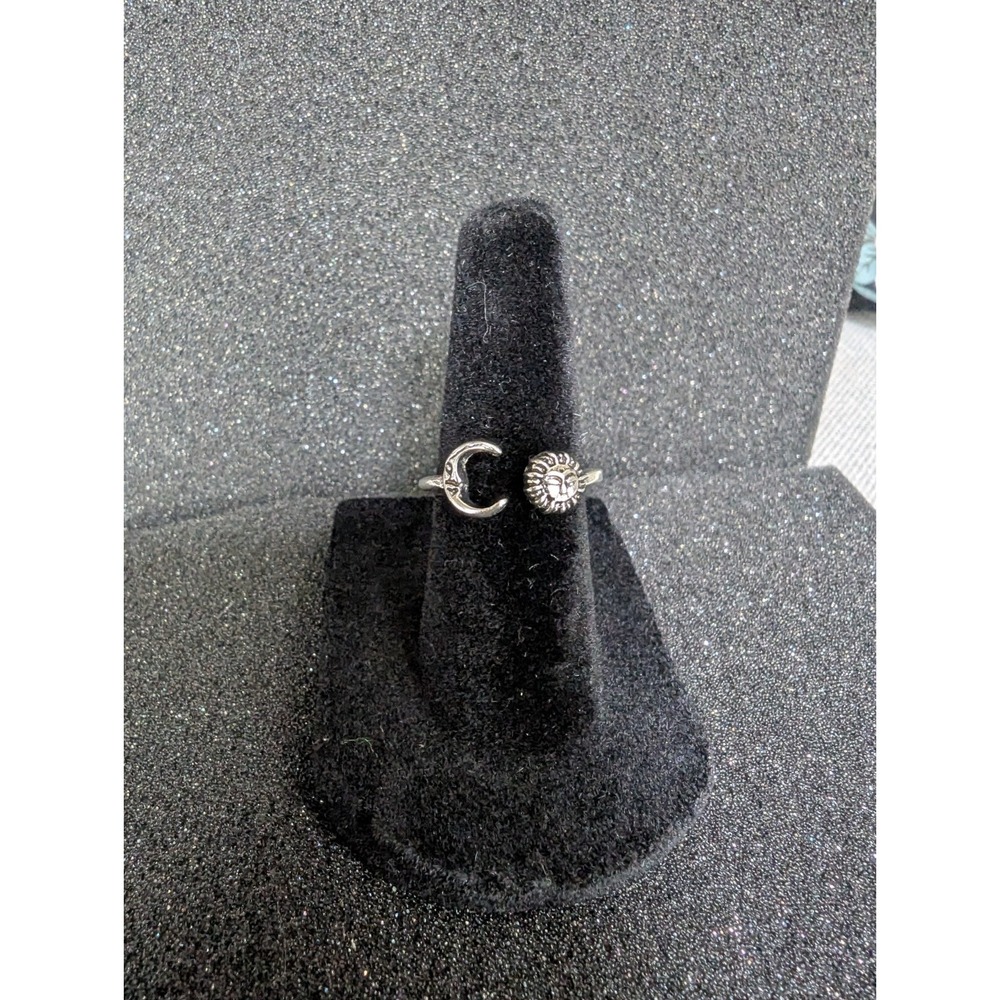 Silver Toned Sun And Moon Not Connected Ring - Size 6 But Can‎ Be Expanded